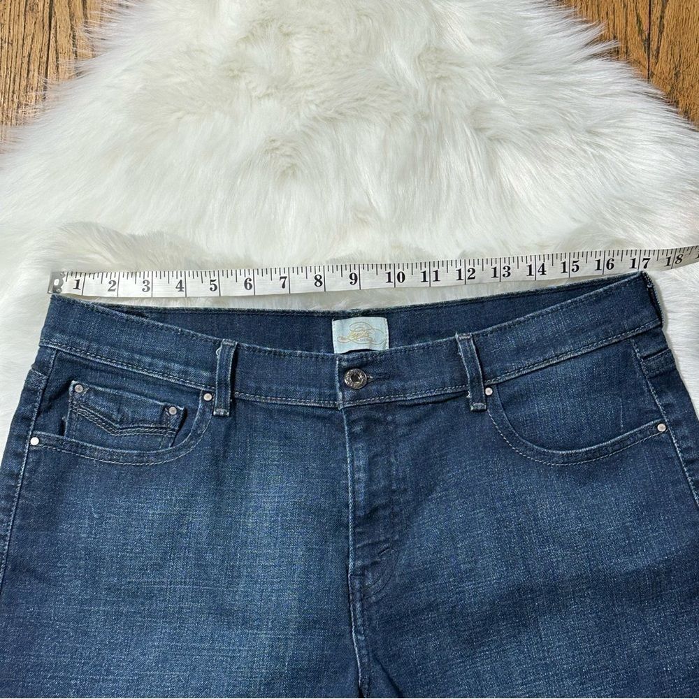 Levi's Blue Jean Shorts Relaxed Fit Mid-Length - Picture 9 of 11